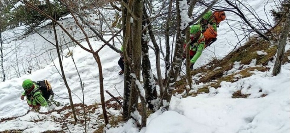 Tragedia in montagna, un 60enne viene stroncato da un malore davanti agli occhi della moglie e degli amici